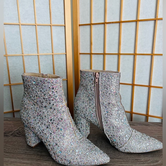 Betsey Johnson Cady Rhinestone boots 7.5 medium, Silver white crystal pave. - Picture 6 of 10